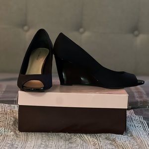 Bandolino peep toe wedges